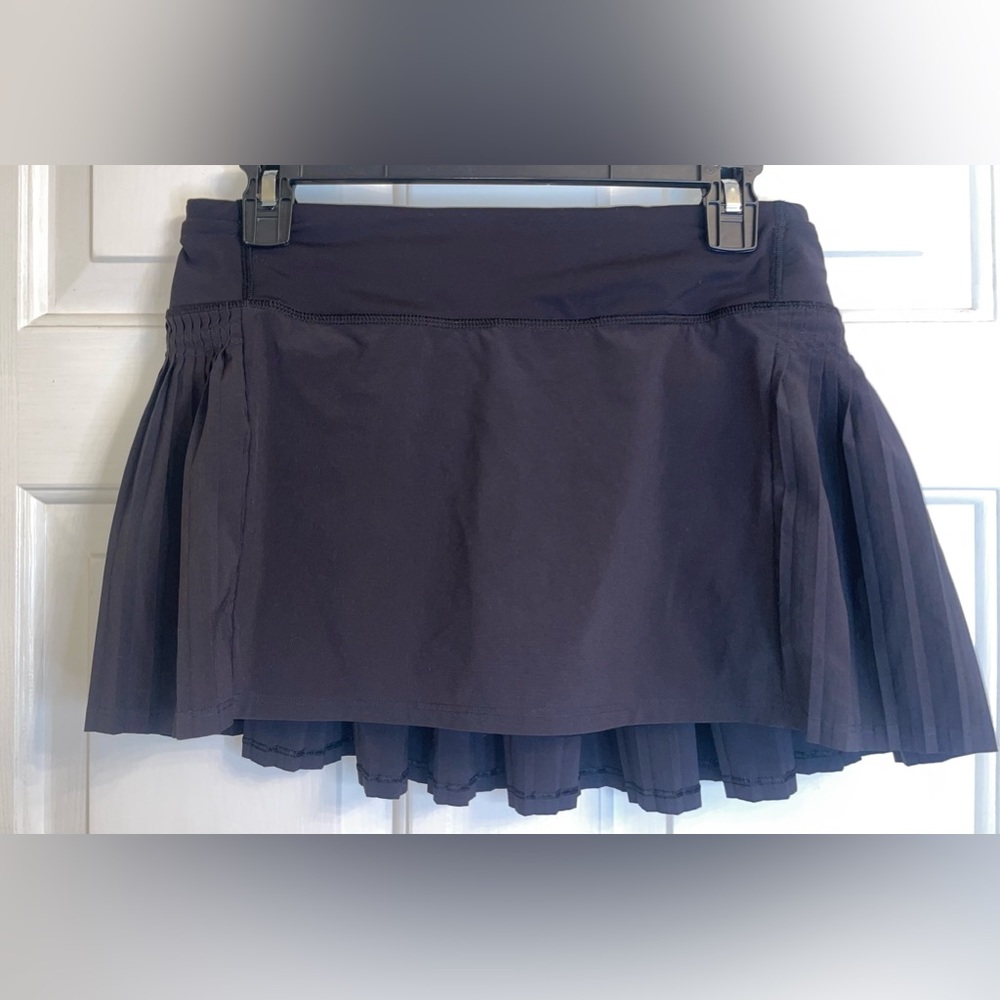 Lululemon Size 6 skirt